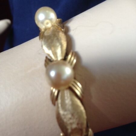 Trifari armband met faux parels