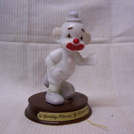 Beeldje van Voetballer clown van Leonardo