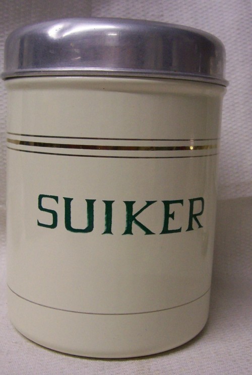 Suikerbus emaille beige met gouden strepen en groene tekst