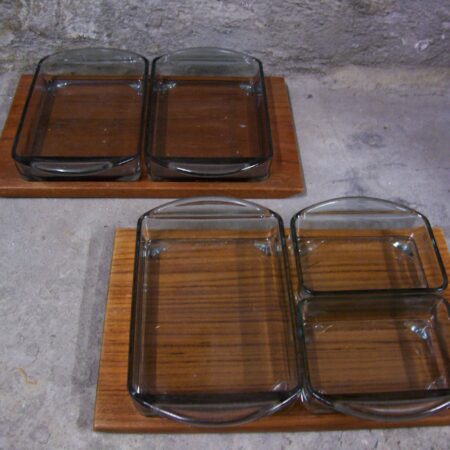 Uit Denemarken de design jaren 1960 een teak tray voor snacks of antipasta