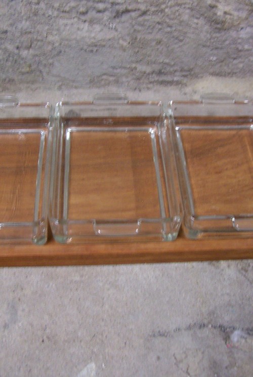 Teakhouten retro tray met 3 glazen bakjes uit de jaren 1960 Denemarken