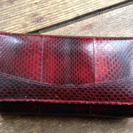 Beurs van rood slangenleer