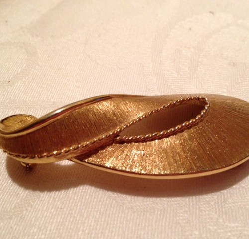 Flinke goud kleurige broche van Monet jaren 1970-1980