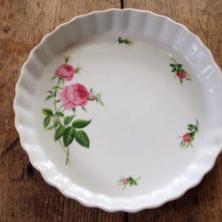 Brocante taart of quiche ovenschaal met roze roos