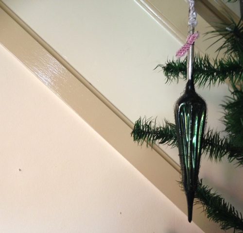 Antieke kerstbal een lange, groene paraplu van dun glas voor of rond 1900