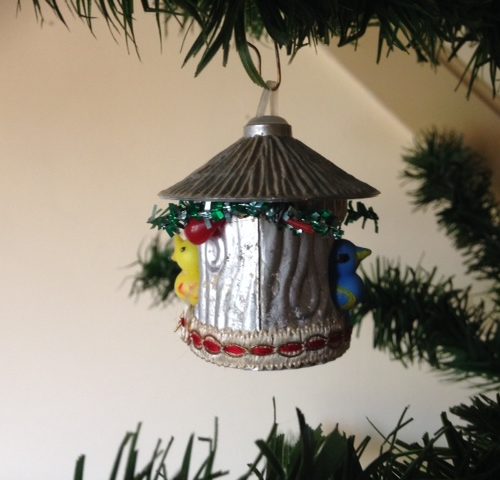 Oude sixty’s kerstbal een vogelkooi met 2 plastic vogeltjes