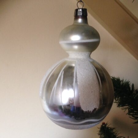 Grote zilveren kerstbal van dun geblazen glas in zilver met dubbele bol 1e helft 1900