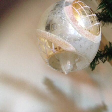 Heel bijzondere antieke kerstbal een in vorm geblazen tol in zilver en goud 1e kwart 1900