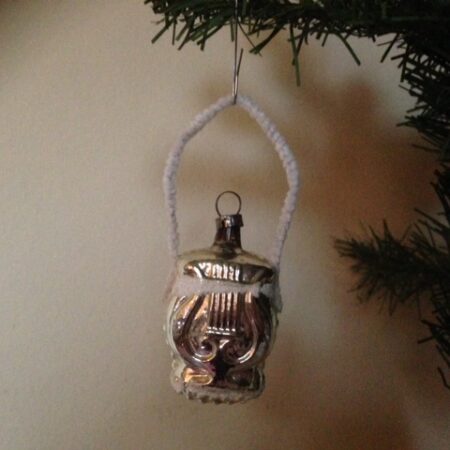 Antieke oude zeldzame kerstbal een harp aan chenille draad