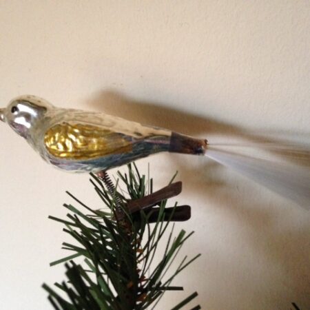Antieke oude kerstbal een vogel met gele vleugels en snavel op klem 2e kwart 1900