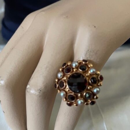 Imposante 14 kt. rosegouden cocktail ring met granaat en parels