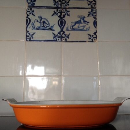 Dru Holland 24 vintage  gietijzer emaille oranje rode ovenschaal 28 cm. lang