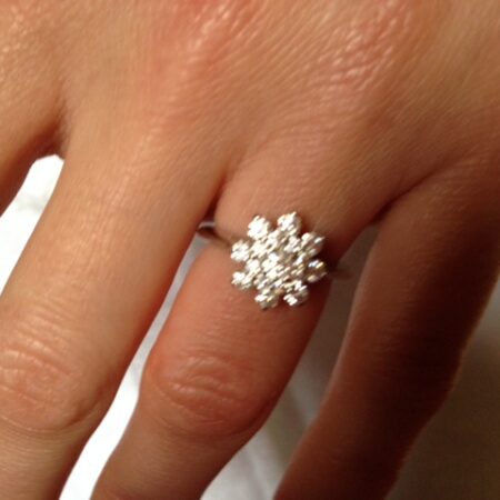 Tiffany flower ring van platina en briljant geslepen diamant