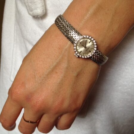 18 kt. witgouden Longines dames horloge uit de jaren 1960 met bijna 0,5 ct. diamant