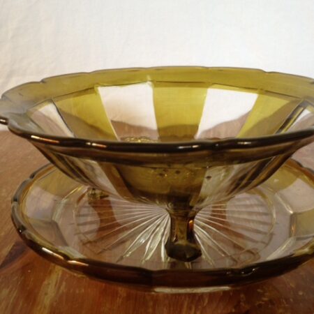 Art deco fruittest van persglas in 2 kleuren jaren 1930