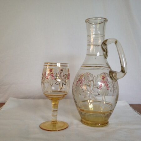 Mooie glazen handbeschilderde waterkan met glas van begin 1900