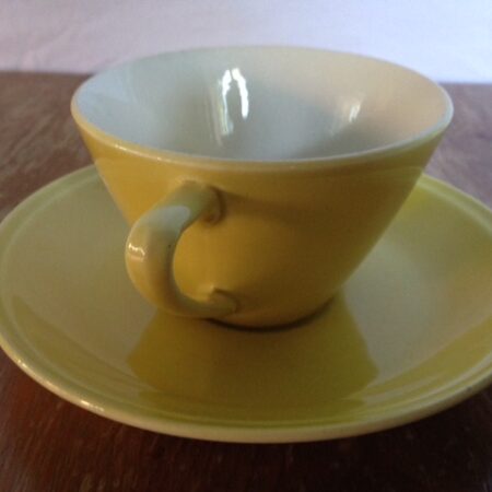 Retro pastel gele kop en schotel Boch Belgium uit de sixty's