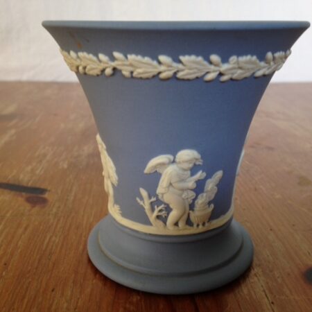 Wedgwood Jasper-ware lepel of servetten vaasje uit 1970