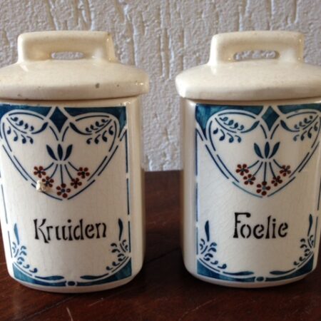 Art-deco aardewerk kruidenpotjes in blauw en creme