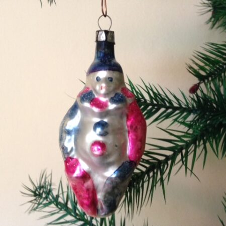 Antieke oude kerstbal een clown in roze en blauw