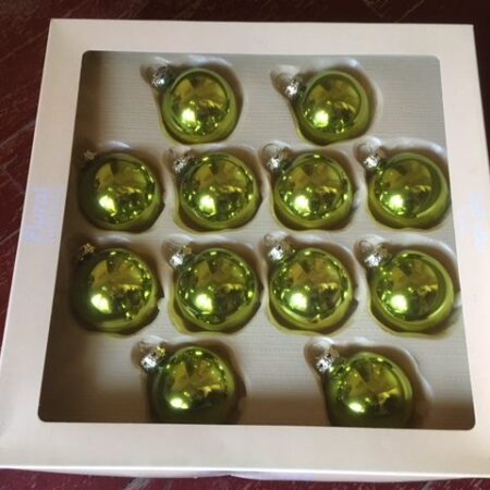 Doos lime groene glanzende kerstballen van Inge glas uit de jaren 1980