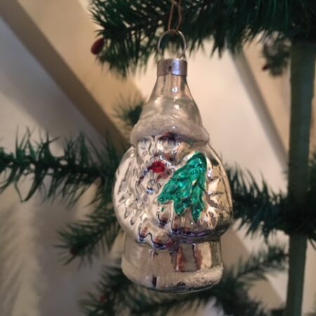 Kerstman in zilver geboren in het midden van 1900