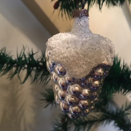 Antieke zilveren vrucht, een druif een kerstbal uit begin 1900