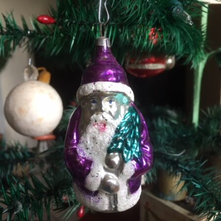 Antieke kerstman met paarse jas eerste helft 1900