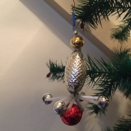 Gablonzer kerstbal een hanglamp uit de jaren 1925-1950