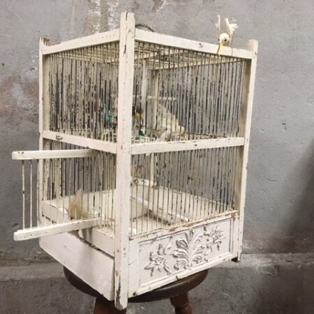 Antieke Franse vogelkooi van hout en metaal begin 1900