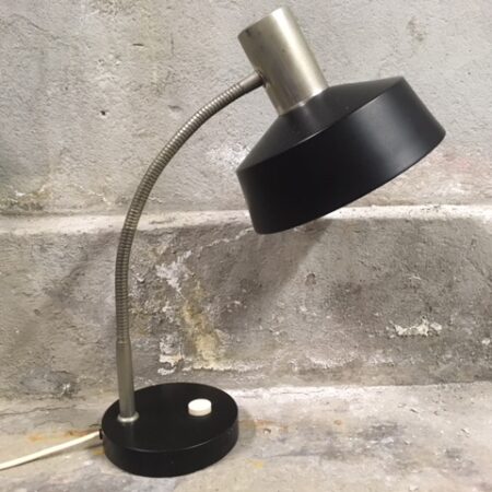 Stoere bureau of tafellamp in Bauhaus stijl midden vorige eeuw