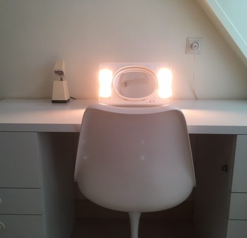Retro draaibare make-up spiegel uit de fifty’s met verlichting