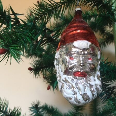 Groot oud imposant hoofd van de Kerstman midden vorige eeuw