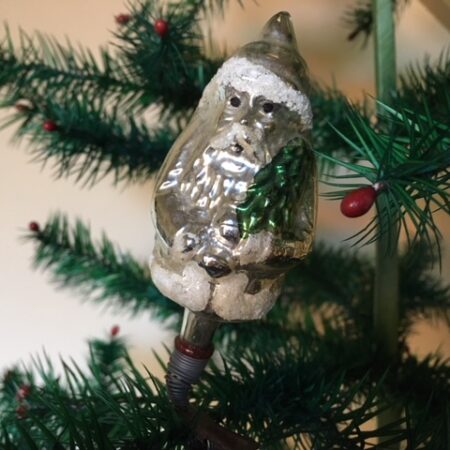 Oude antieke zilveren kerstman in zilver op veer en klem midden 1900
