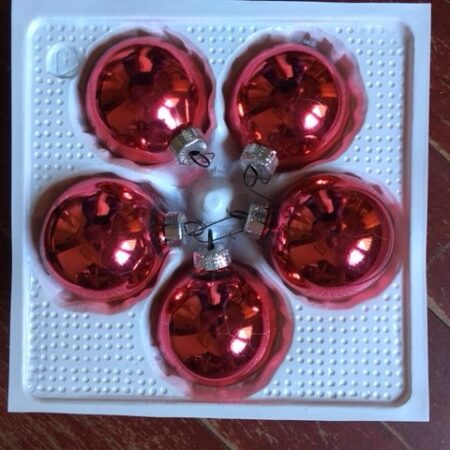 Doos met 5 rode kerstballen van geblazen glas 1960