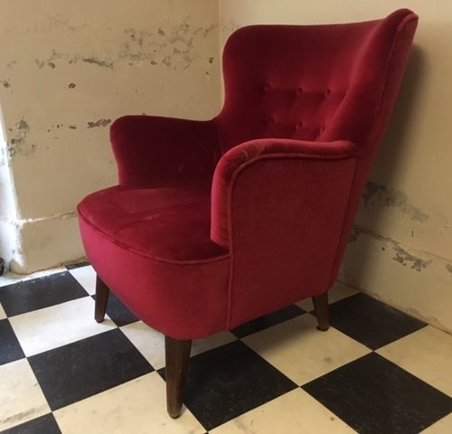 Voor Artifort ontwerp Theo Ruth een dames fauteuil in donkerrood jaren 1950