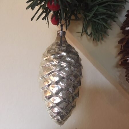 Oude antieke kerstbal een dennenappel van dun glas in zilver met mooi patine 1e helft 1900 (w1)