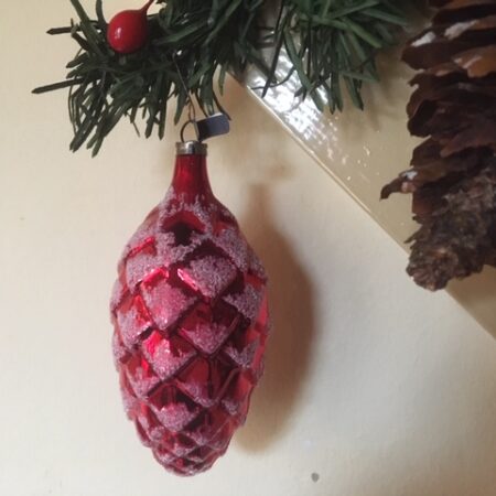Antieke oude grote rode kerstbal van dun geblazen glas jaren 1e helft 1900 zw.