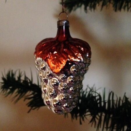 Antieke oude kerstbal een vrucht een druif met oranje blad 1e kwart 1900