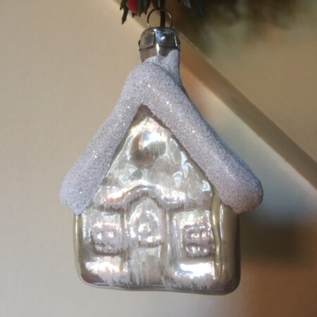 Vintage besneeuwd huis van geblazen glas 3e kwart 1900
