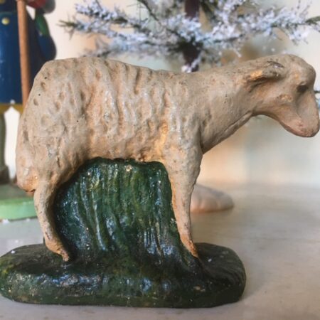 Antiek kerst schaap van papier mache/composiet 1e kwart vorige eeuw
