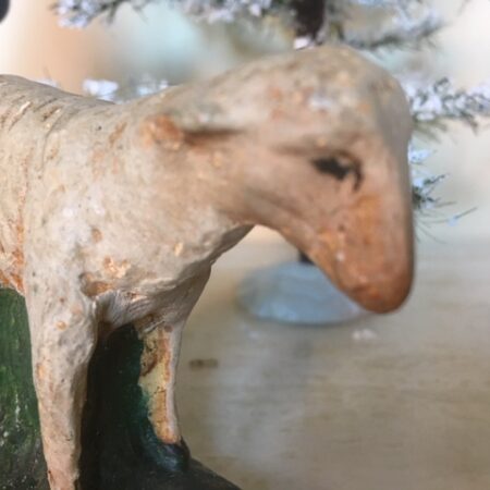 Antiek tweelingzus Kerst schaap van papier mache/composiet uit het 1e kwart 1900