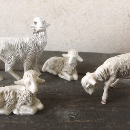 4 oude antieke witte early plastic Kerst schapen 1950-1960