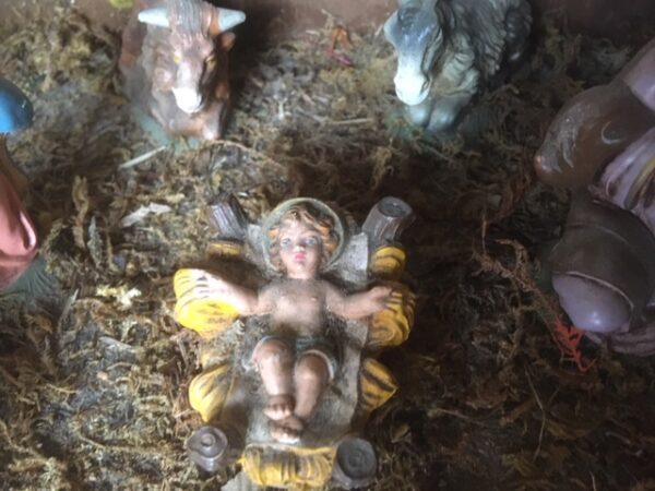 Oude antieke kerststal met 11 early plastic kerstgroep uit midden 1900 - Afbeelding 7