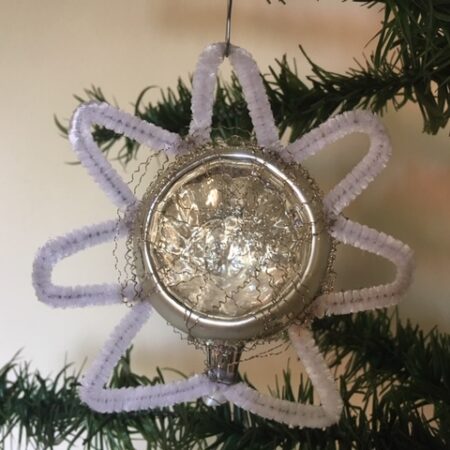 Oude antieke ster van Betlehem of kerstster van dun glas en chenille ster 1e helft vorige eeuw