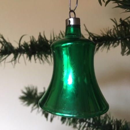 Antieke oude mini kerstklok van dun geblazen glas in grasgroen 1e kwart 1900