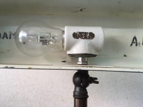 Industriele koperen bureaulamp uit inboedel van de SS Rotterdam - Afbeelding 6