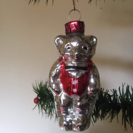 Oude antieke Kerst beer in rode outfit 2e helft vorige eeuw