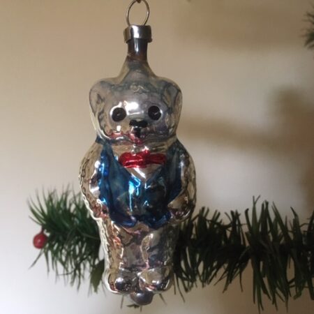 Antieke oude kerstbeer van dun geblazen glas in rood en blauw 1e helft 1900