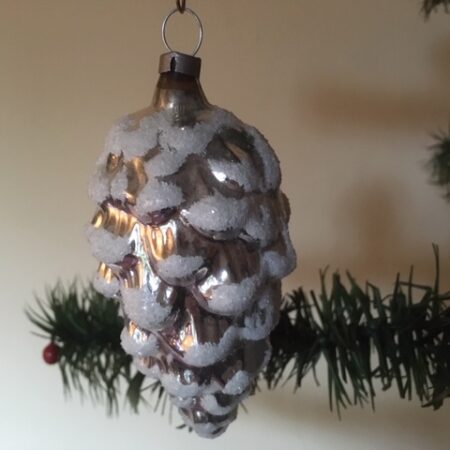Antieke oude kerstbal een dennenappel in zilver 1e helft 1900